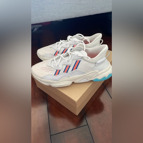 Adidas Ozweego (eur womens size 37.5) - Picture 1 of 5